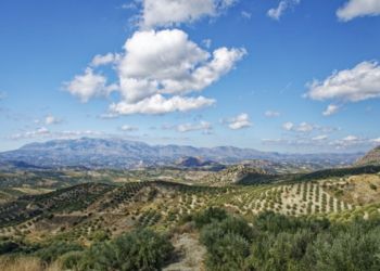 Peux-tu me faire un texte alternatif et un descriptif de cette photo? Le mot clé SEO est Crète.