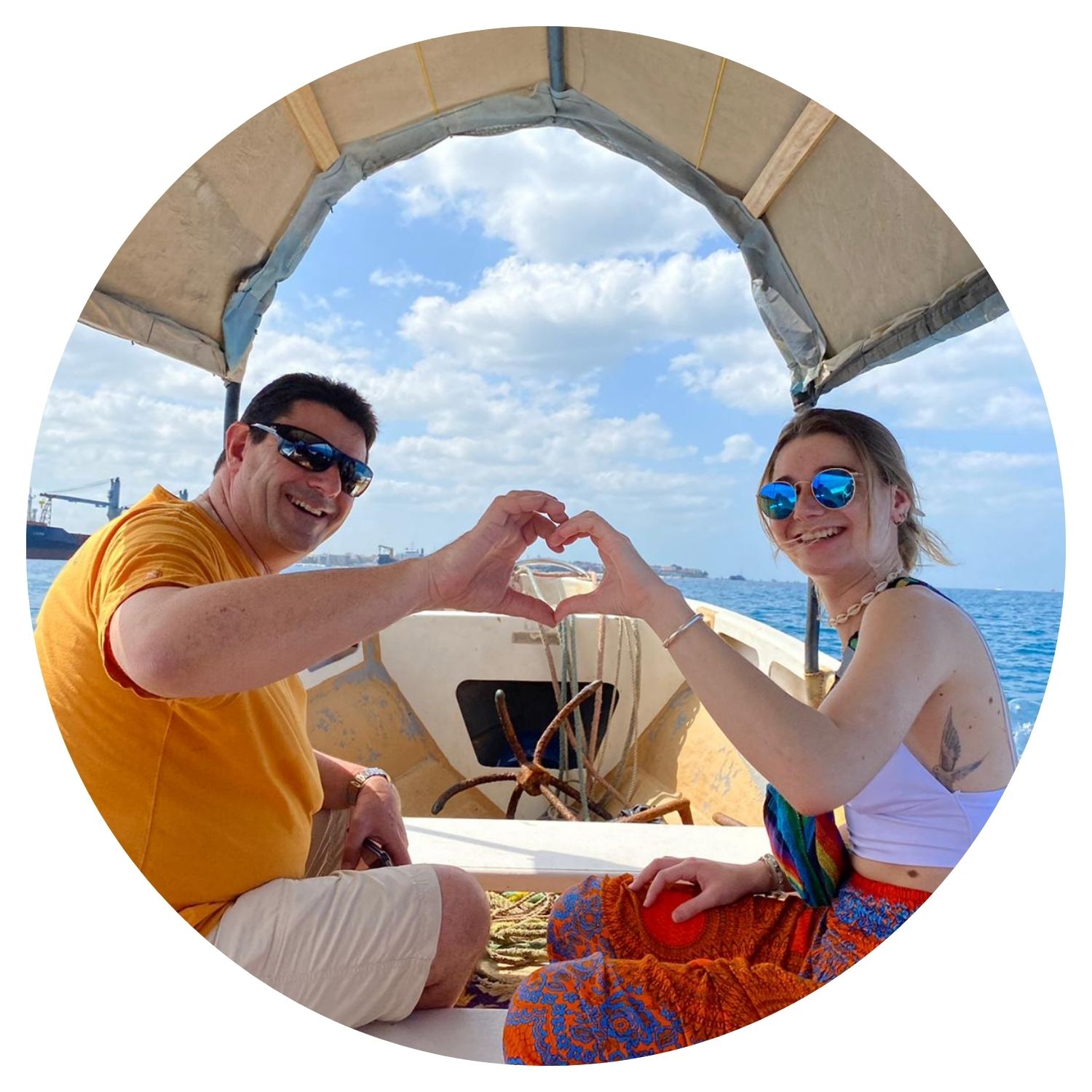 Excursion en bateau en Tanzanie, idéale pour les familles, avec Avis O Voyages.